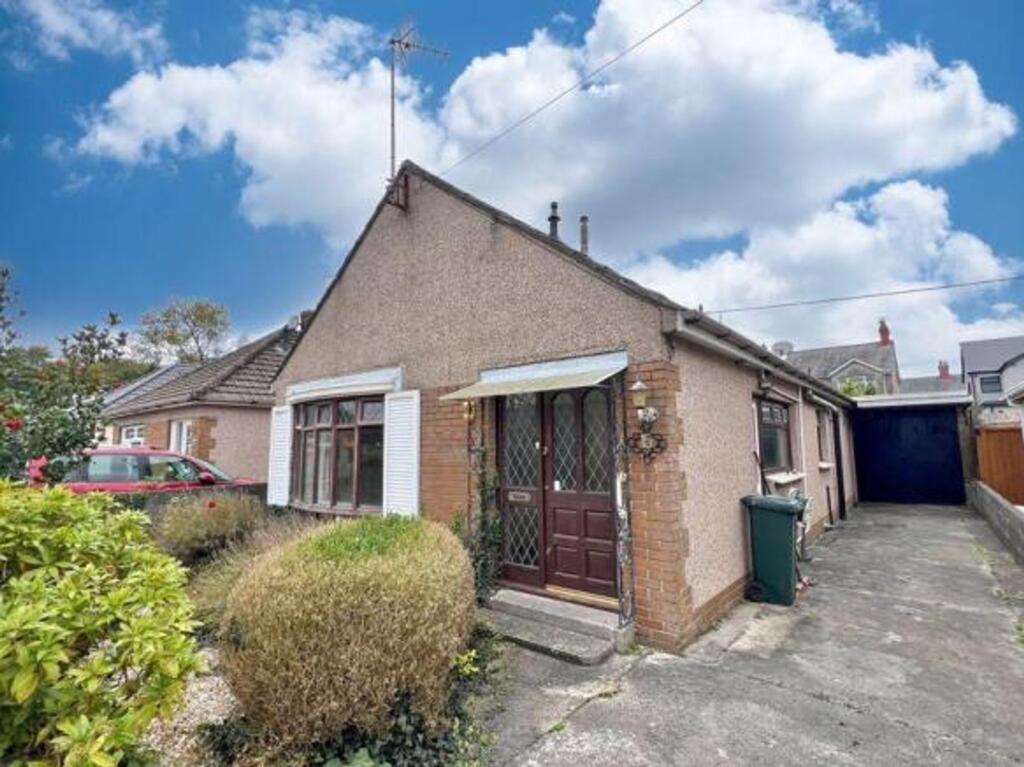 Main image of property: Heol Adare, Tondu, CF32