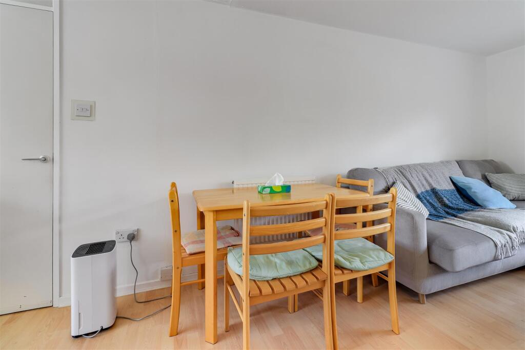 Apartment in Cambridge, Eddington - View 5