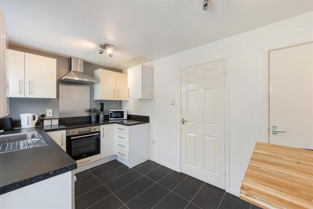 Earls Drive, Telford photo 5
