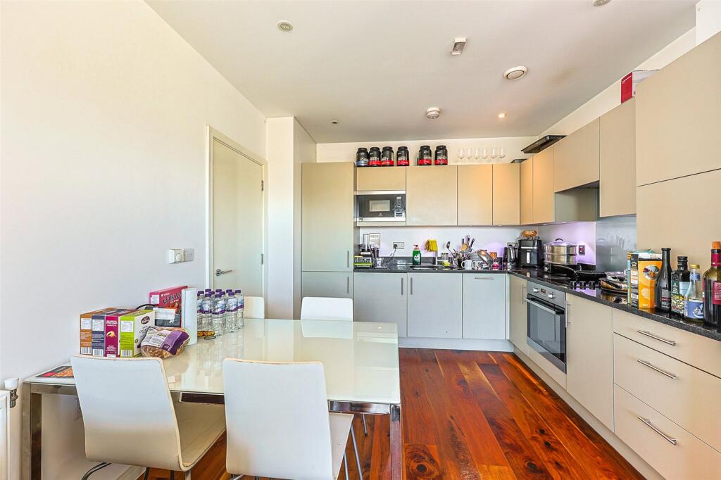 Apartment in London - More