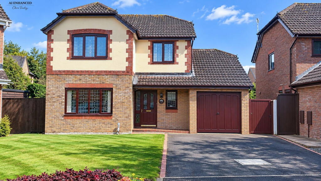 4-bed detached on Maesbrook Close, Banks, PR9 8FF, £330,000
