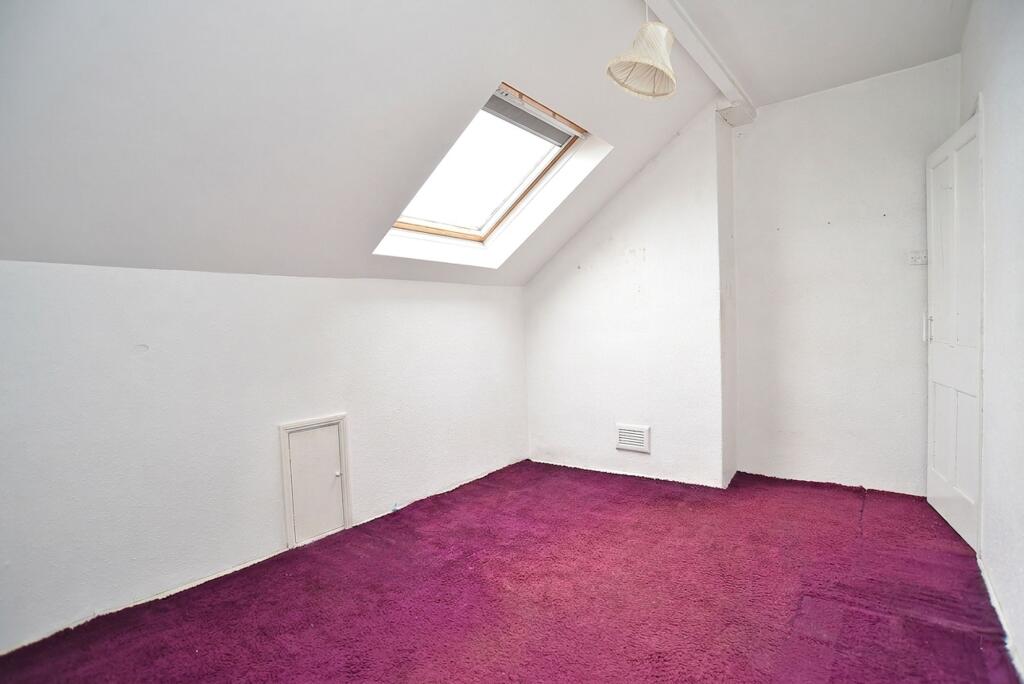 House in Harrogate, Harlow Hill - More