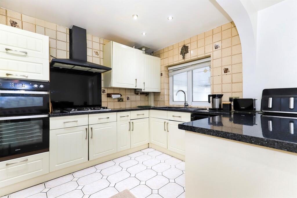 Himley Crescent, Goldthorn Park, Wolverhampton photo 3