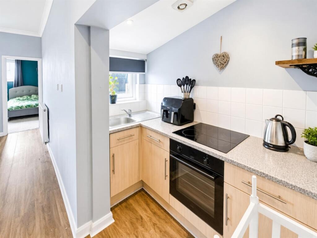 Apartment in Southend-on-Sea - More