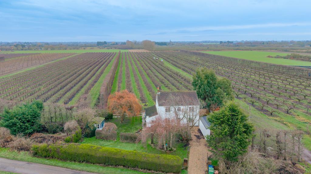 4-bed detached on Cross Lane, Wisbech, Cambs, PE13 4TX, £375,000