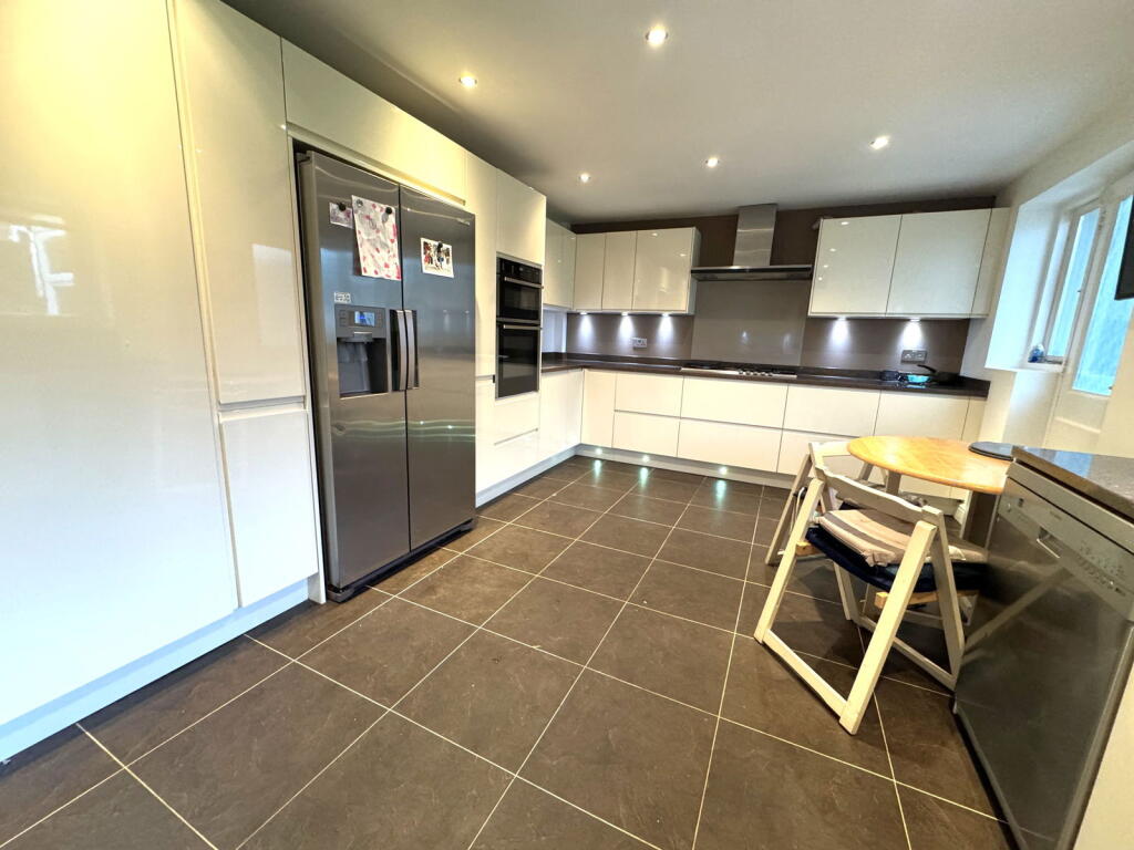 Brackenwood Drive, Cheadle photo 3