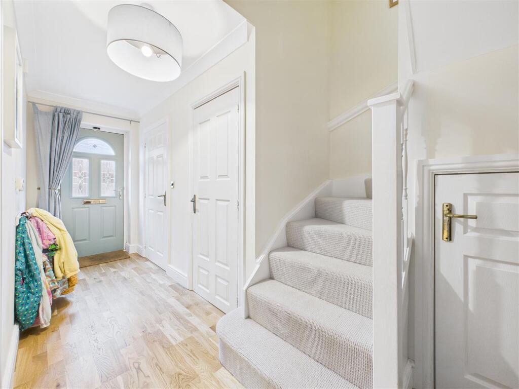 Darlow Drive, Stratford upon Avon, SSTC OFF MARKET! photo 5