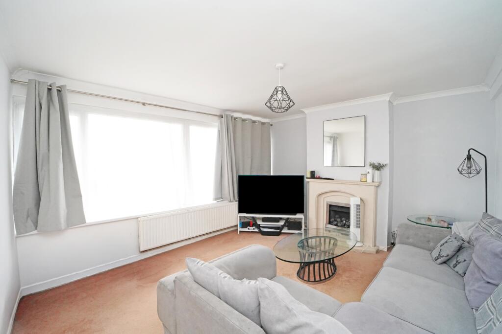 Folly Crescent, Highworth, SN6 7JW - View 2