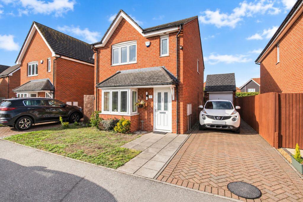 3-bed detached on Strawberry Fields, Great Barford, MK44, £400,000