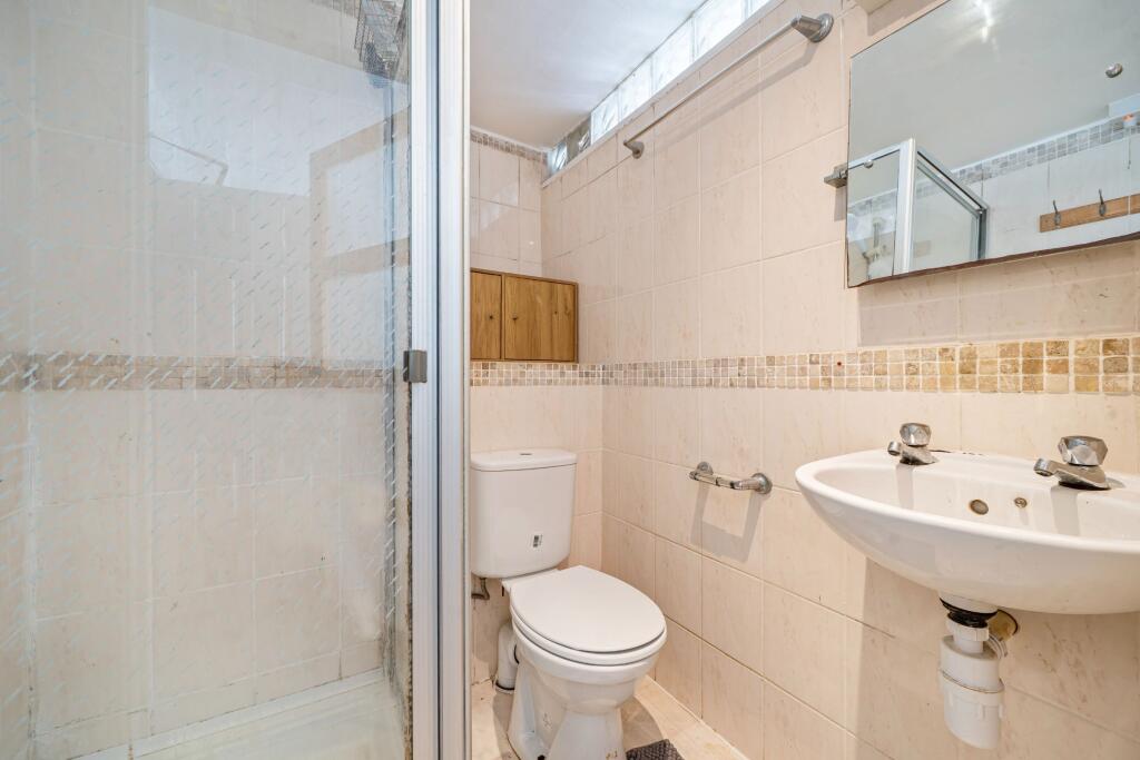 Garden Crescent, West Hoe photo 3