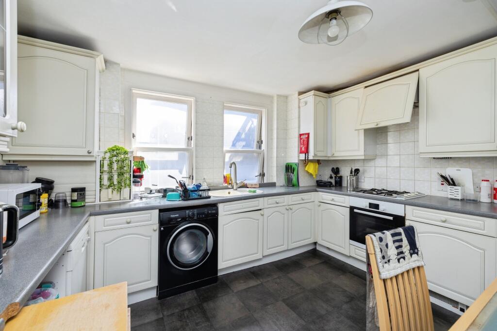 Pitsea Street, London, E1 - View 2