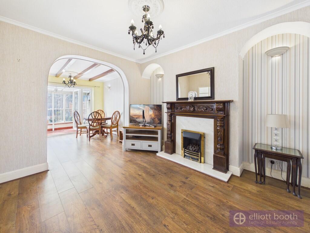 13 Tewkesbury Avenue photo 4
