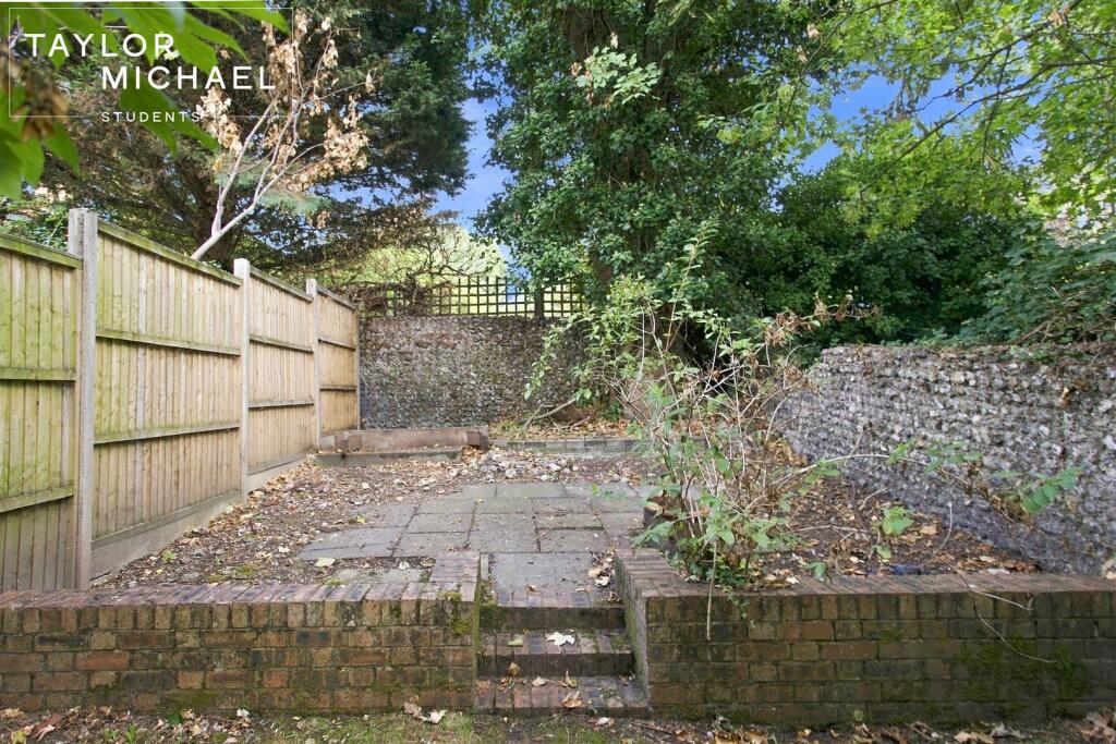 6 bedroom flat for rent