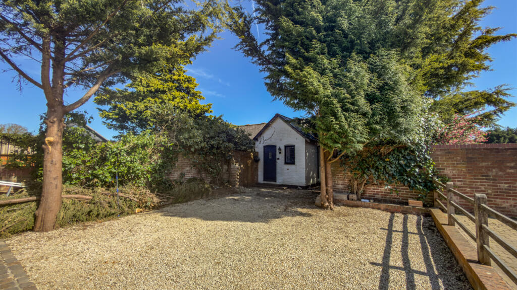 Main image of property: Butlers Pond, Whitchurch Hill, Reading, Oxfordshire, RG8