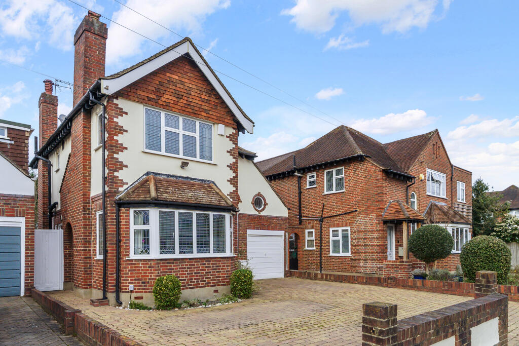 House in London, Royal Borough of Kingston upon Thames - View 2