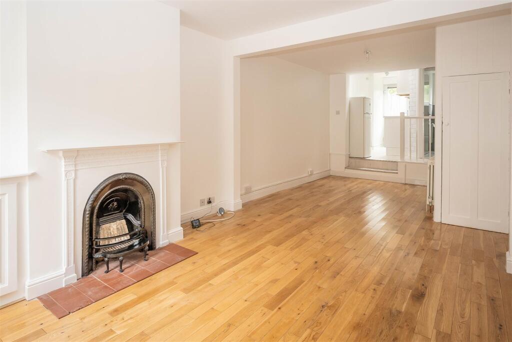 Sussex Road, Warley, Brentwood photo 3