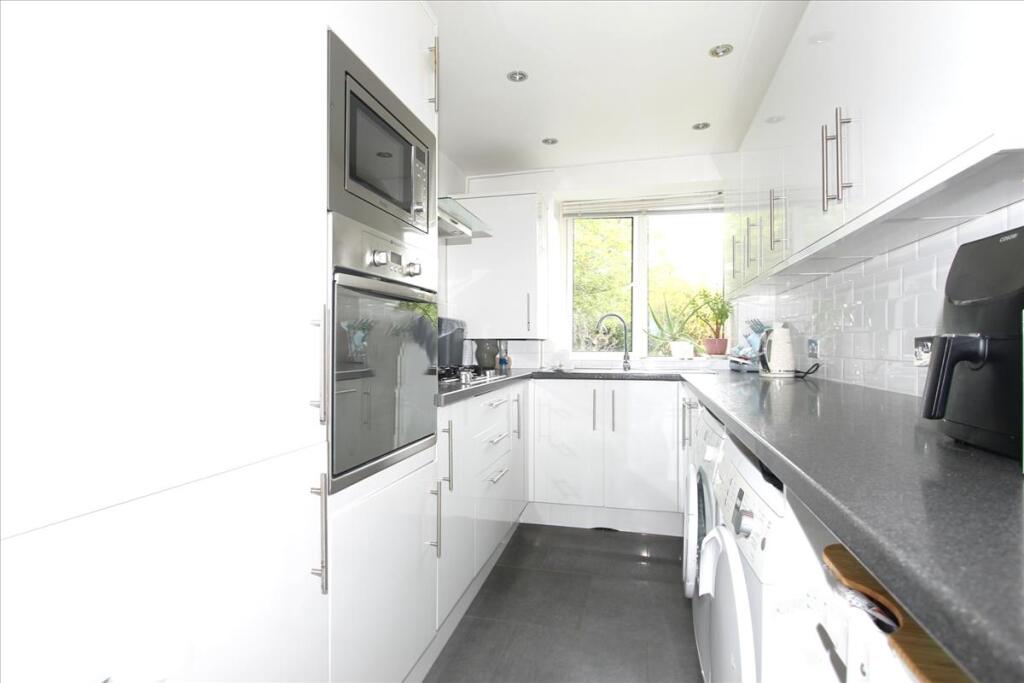 Apartment in Enfield - View 3