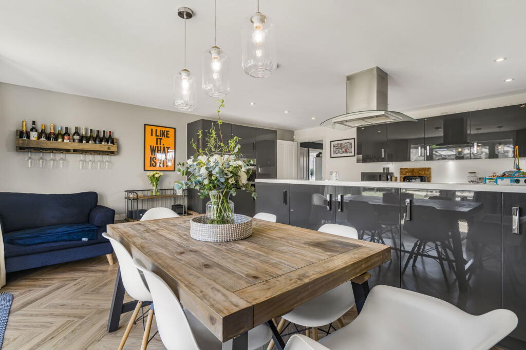 Lambourne Road, Bishops Cleeve, Cheltenham, GL52 photo 4