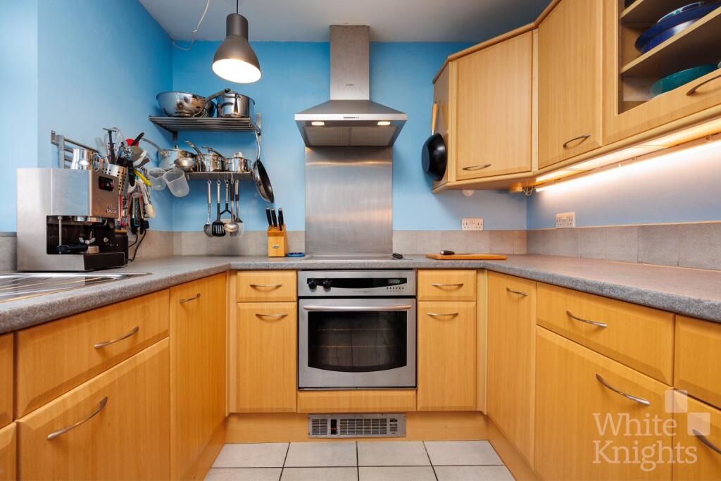 Lesley Court, Southcote Road, Reading, Berkshire, RG30 2AT photo 3
