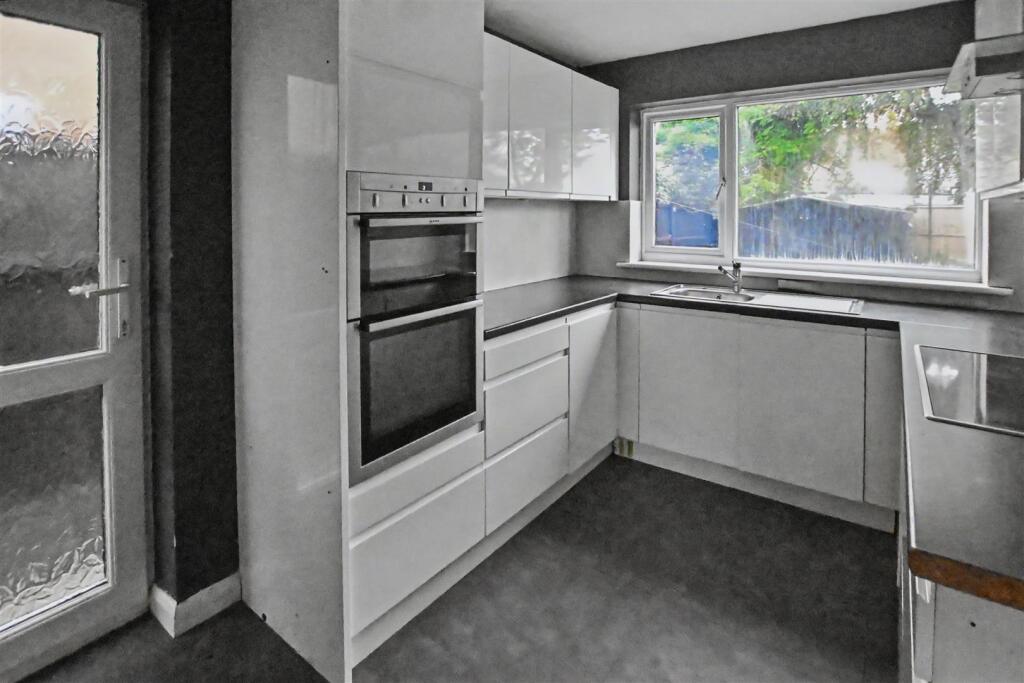 House in Castle Point, Canvey Island - View 4