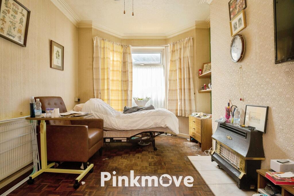 House in Newport - More