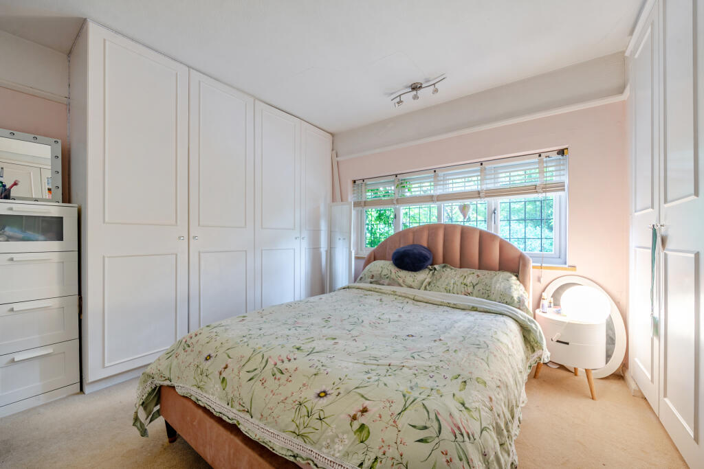House in Hemel Hempstead - More