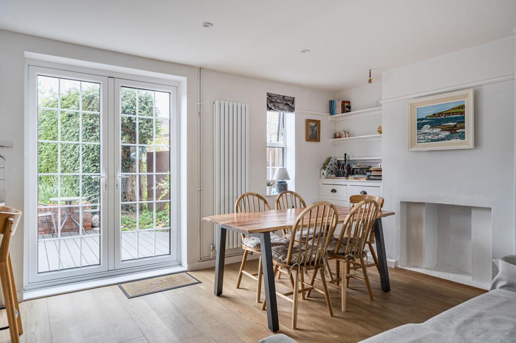 Kingston Avenue, Leatherhead, KT22 photo 3