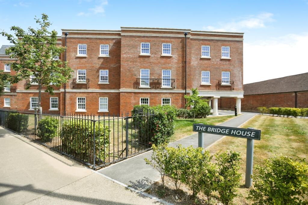 1-bed apartment on Weevil Lane, Gosport, £80,000