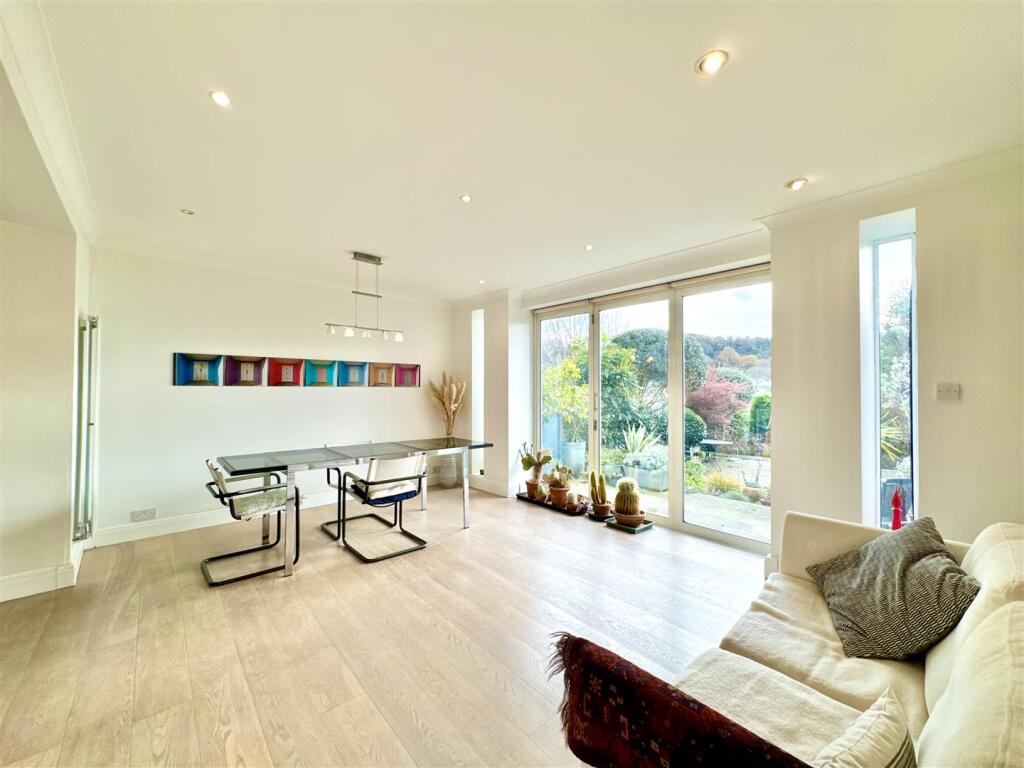 House in Hastings, Belmont - View 4