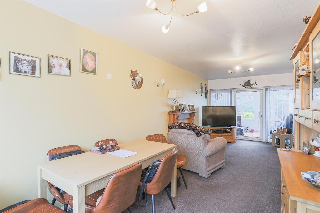 Barton Court, Leeds photo 4