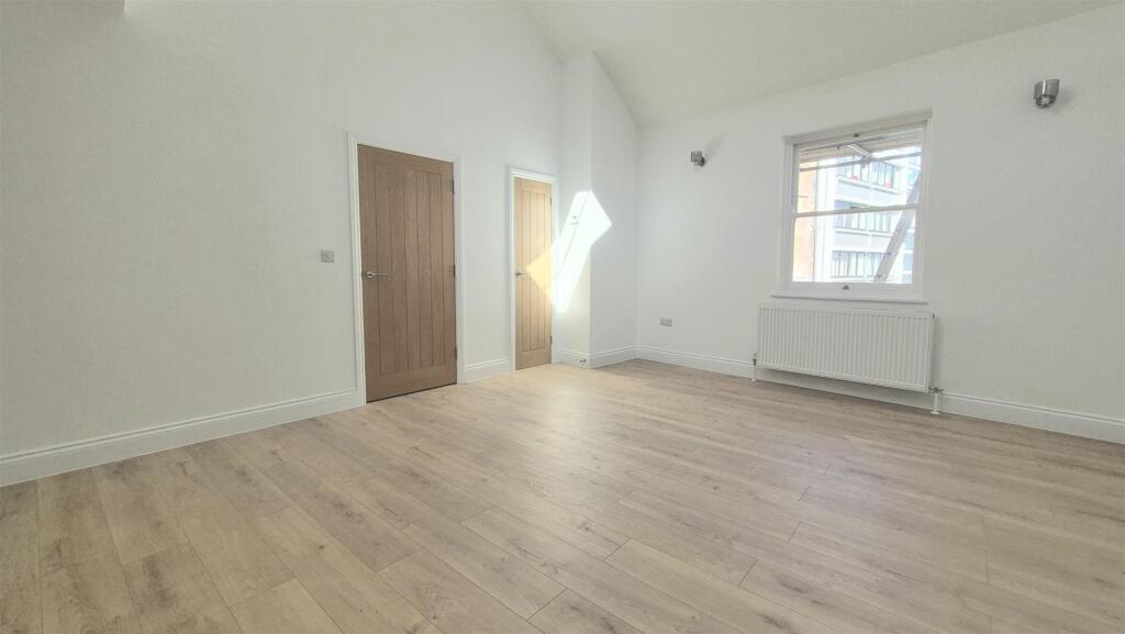 Apartment in Portsmouth - View 3
