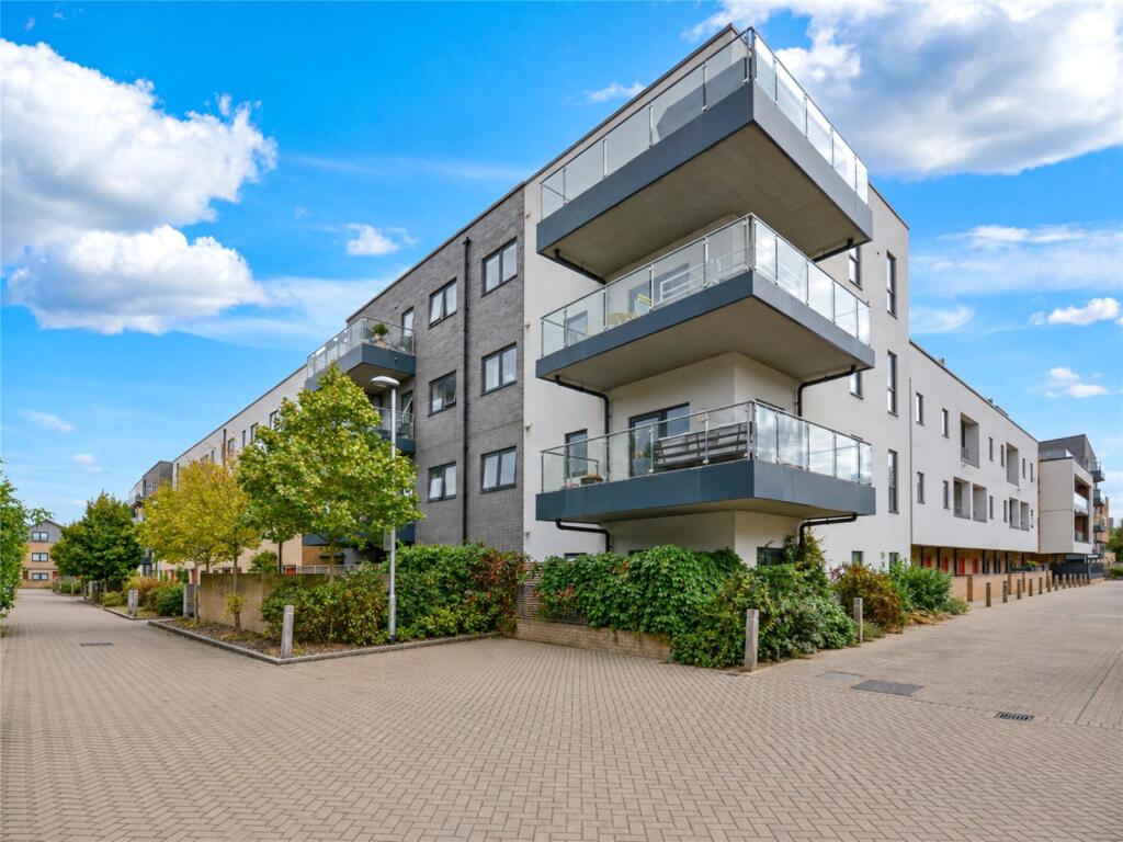 2-bed flat on Thornbury Way, Walthamstow, London, E17, £425,000