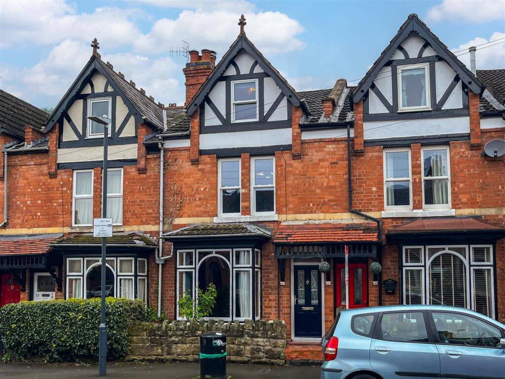 4-bed terraced on Victoria Street, Warwick, £450,000