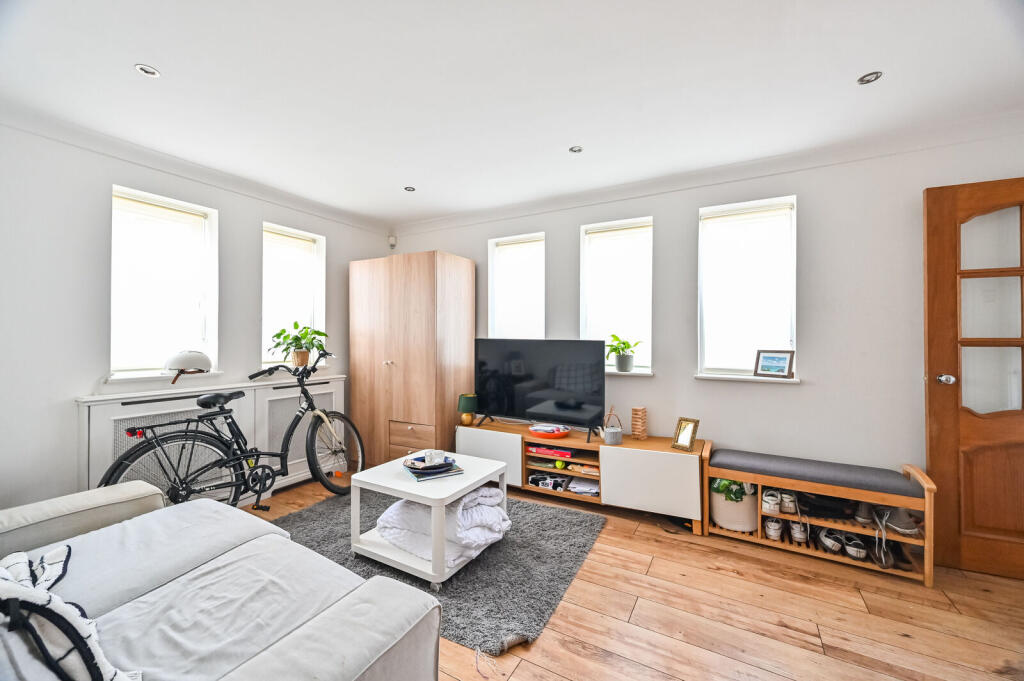 Apartment in London - More