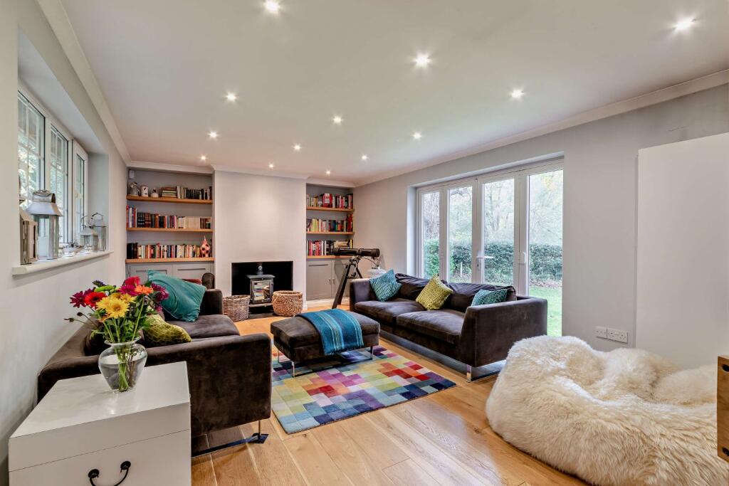 Tilford Road, Tilford, Farnham, Surrey photo 2