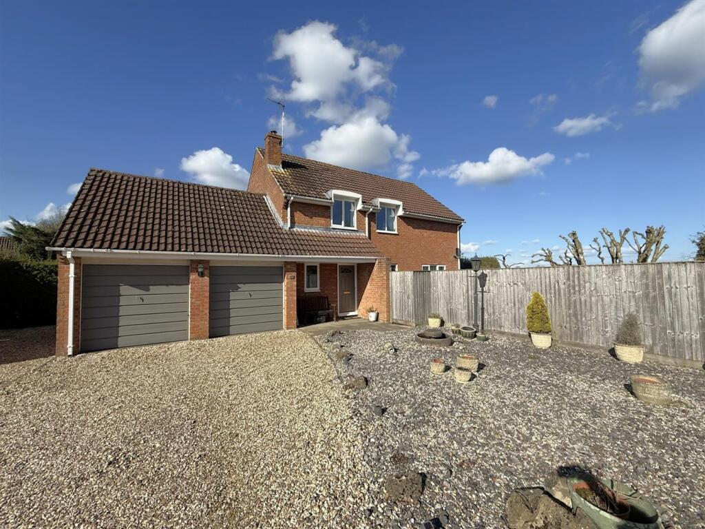 4-bed detached on Station Road, Christian Malford, Chippenham, £650,000