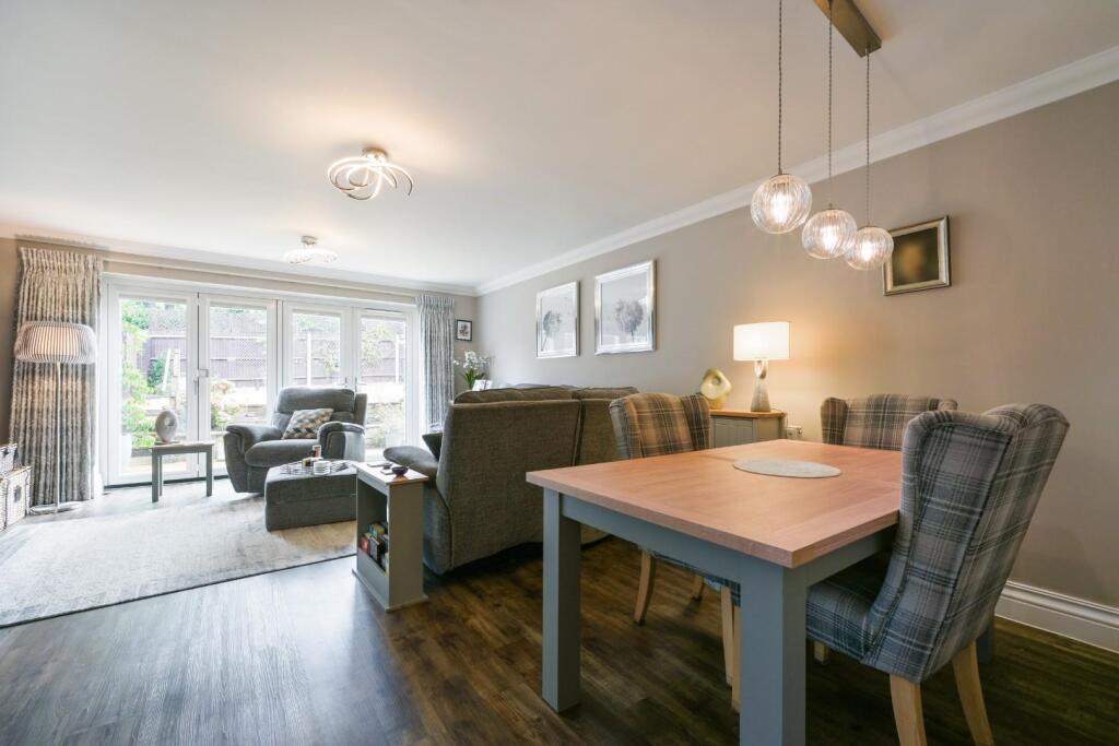 House in Reigate and Banstead, Nork - View 5