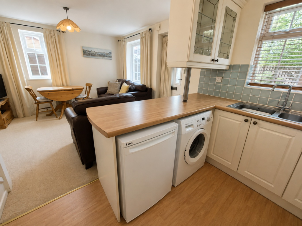House in Luton - View 2