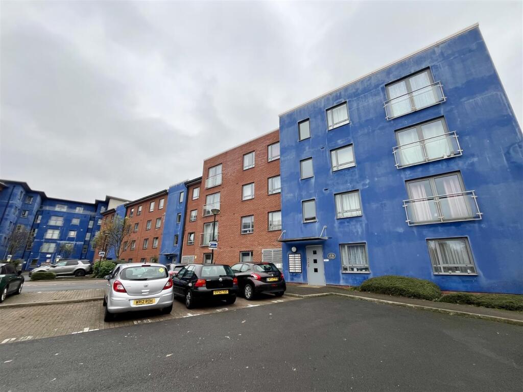 Apartment in Sutton - More