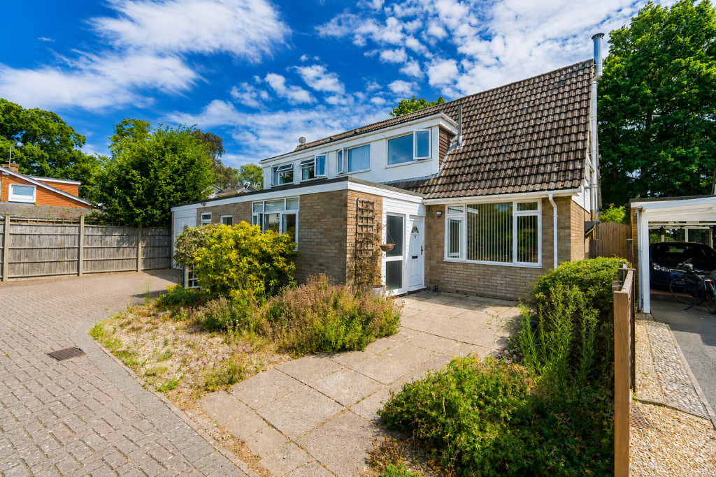 Main image of property: Drakes Close, Hythe