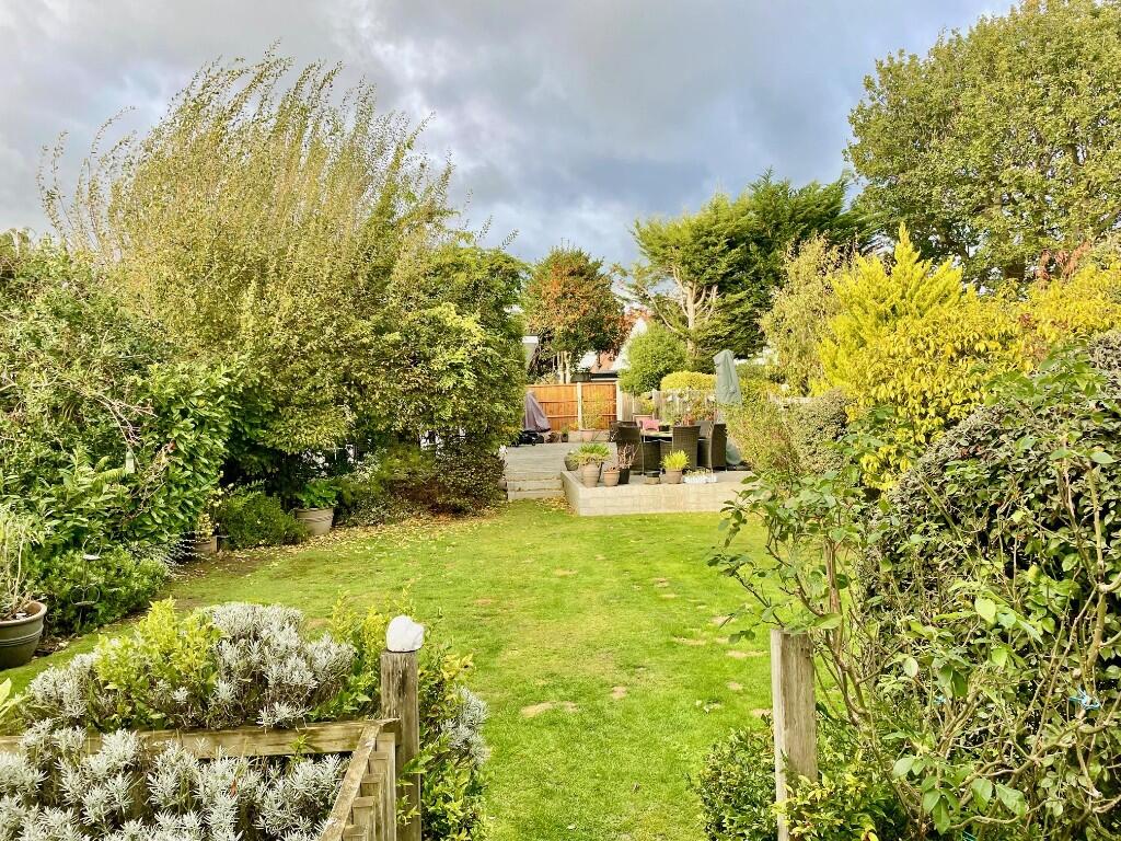 Woodside, Leigh-On-Sea, Essex, SS9 photo 4