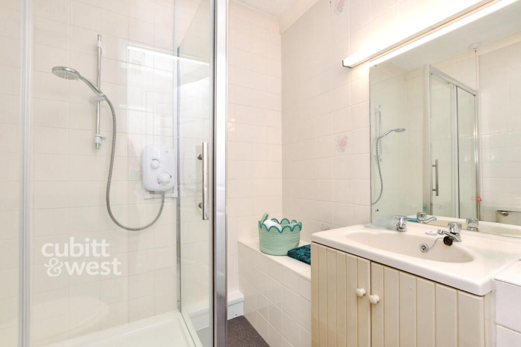 Apartment in Reigate and Banstead, Surrey - View 5
