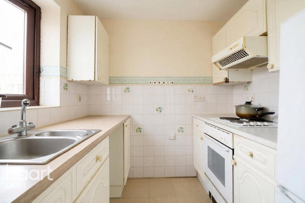 Apartment in Thurrock, Essex - View 4