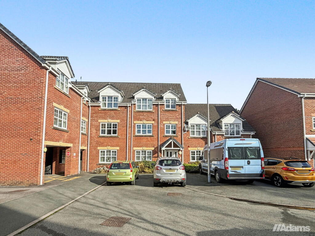 2-bed flat on Iona Crescent, Widnes, £150,000