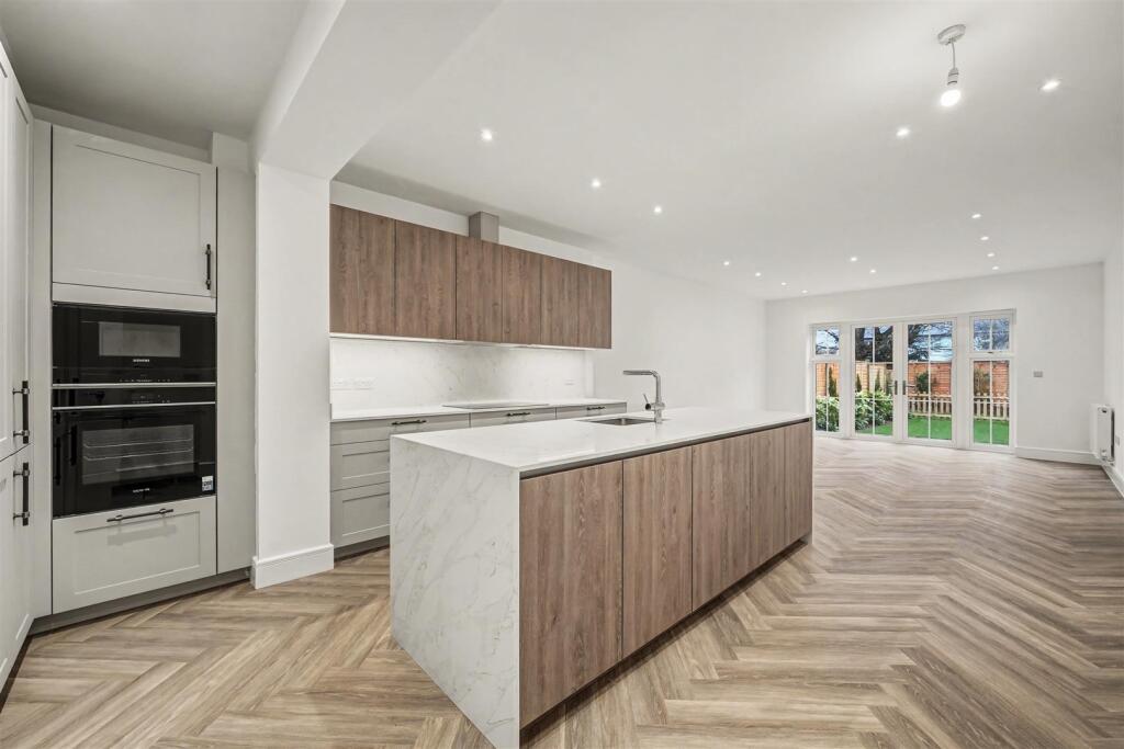 3-bed flat on Caspian House, Chase Side, Southgate, N14, £1,000,000