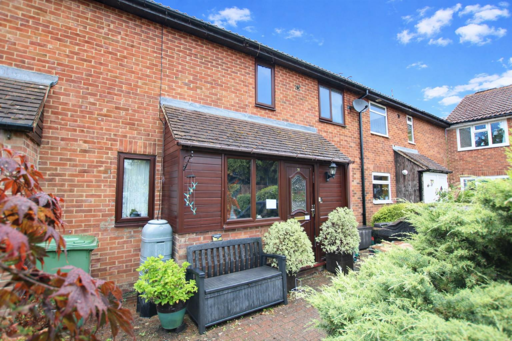 3-bed terraced on Lydiard Close, Boyatt Wood, Eastleigh, £300,000
