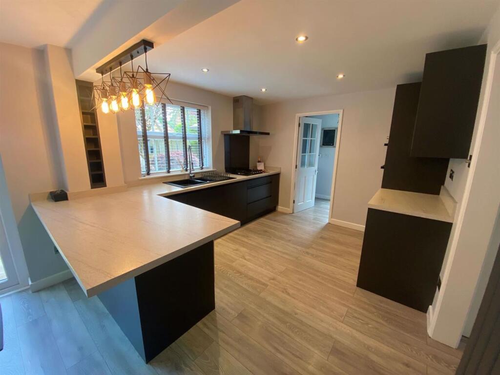 Main image of property: Boswell Close, Mansfield, NG18 4BZ