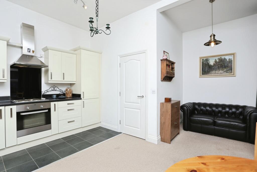 Honley Road, LONDON, London, SE6 photo 3