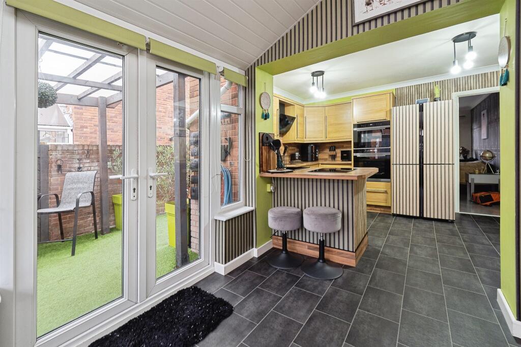 Rainham Close, Hull photo 4