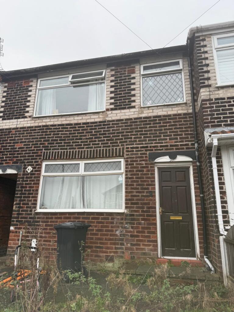 Main image of property: 41 Briarwood Avenue, Droylsden, Manchester M43 7RQ